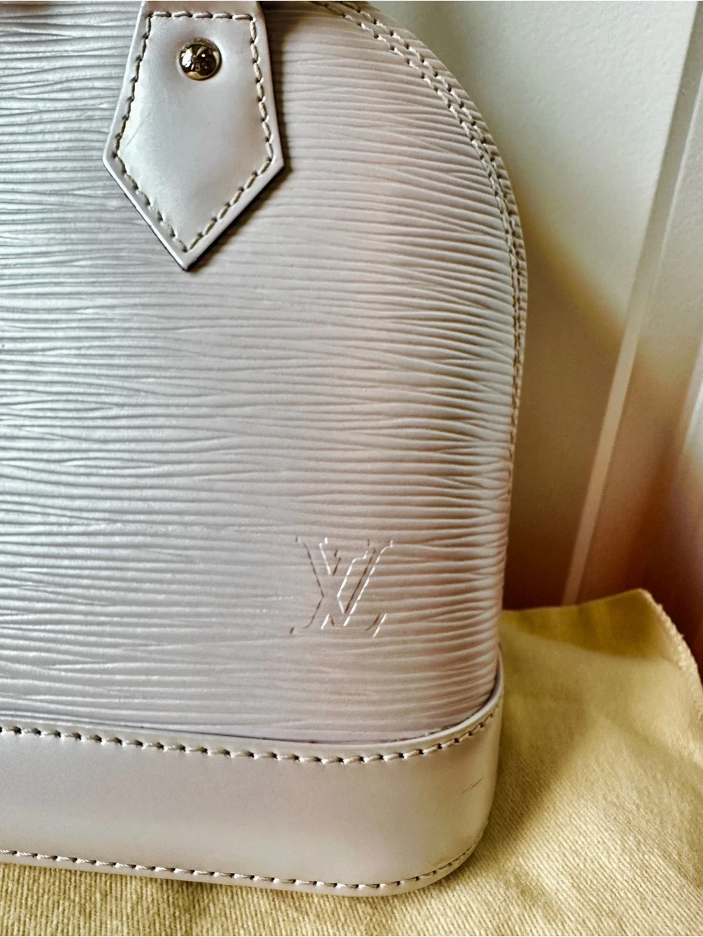 Louis Vuitton chic louis